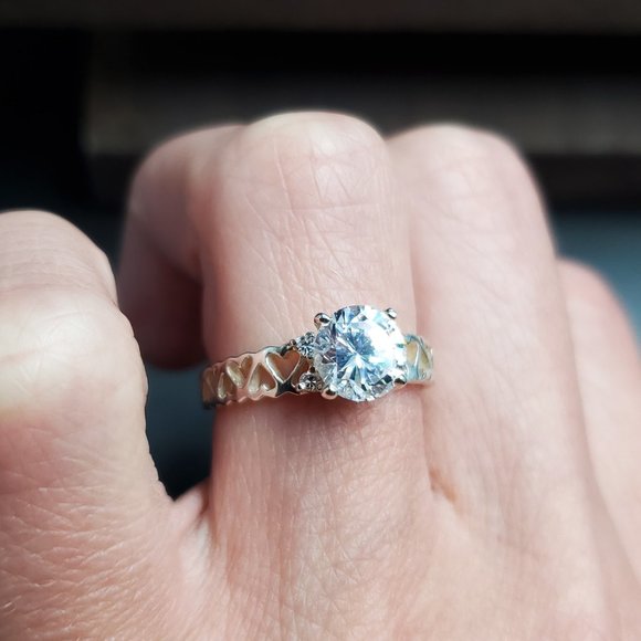 Size 7 Sterling Silver Heart Cutout Accents Cubic Zirconia Ring - Picture 3 of 7